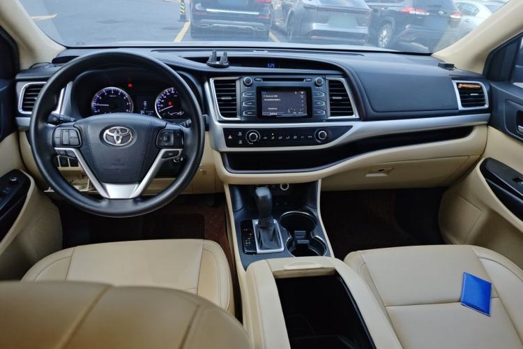 Used Toyota Highlander 2021 2.0T Four-Wheel Drive Elite Edition 7-Seater Center Console