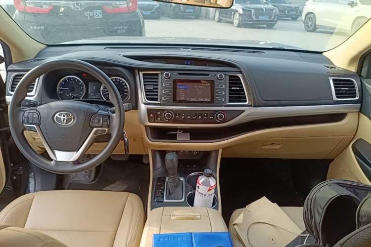 Used Toyota Highlander 2021 2.0T Four-Wheel Drive Elite Edition 7-Seater Center Console