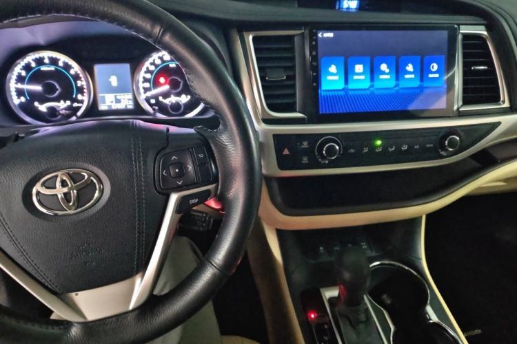 Used Toyota Highlander 2021 2.0T Four-Wheel Drive Elite Edition 7-Seater Center Console