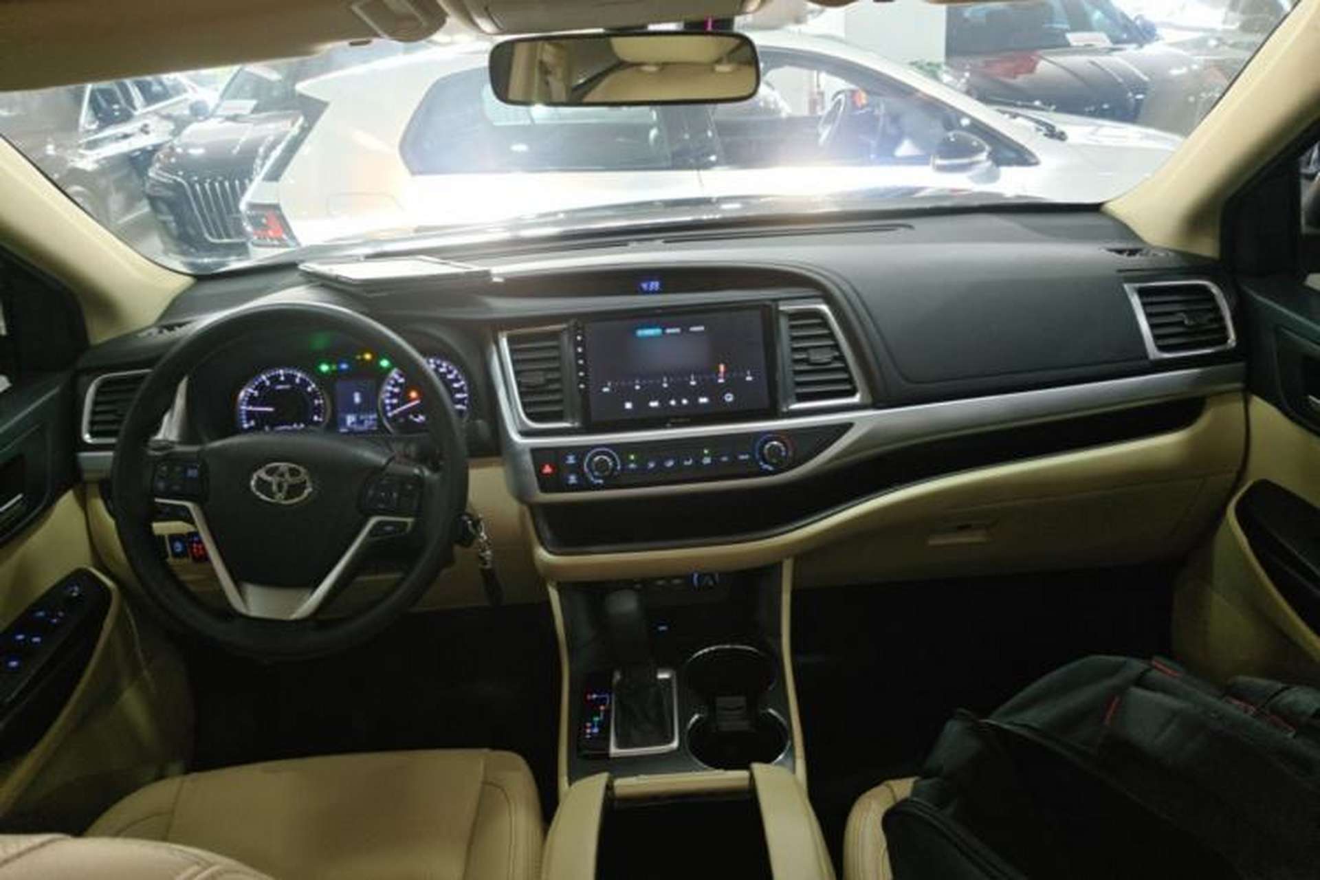 Used Toyota Highlander 2021 2.0T Two-Wheel Drive Elite Edition 5 Seats Center Console