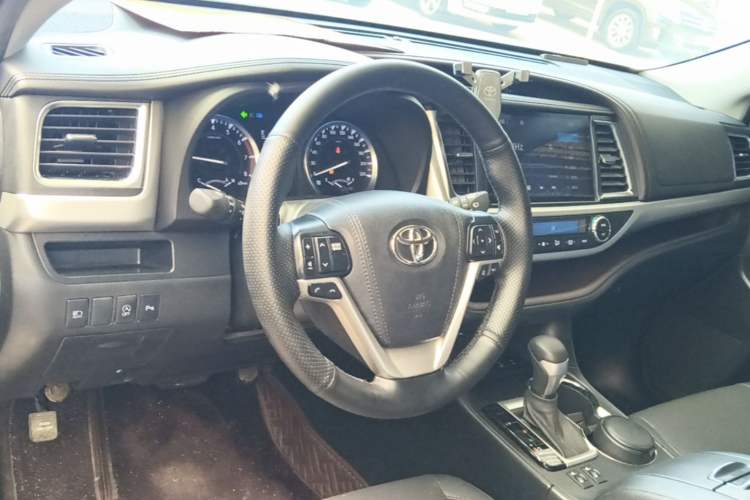 Used Toyota Highlander 2021 2.0T Four-Wheel Drive Luxury Edition 7 Seats Center Console