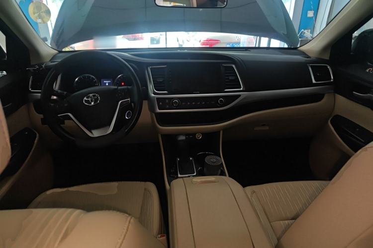 Used Toyota Highlander 2021 2.0T Four-Wheel Drive Elite Edition 7-Seater Center Console