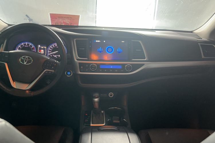 Used Toyota Highlander 2021 2.0T Two-Wheel Drive Luxury Edition 7 Seats Center Console
