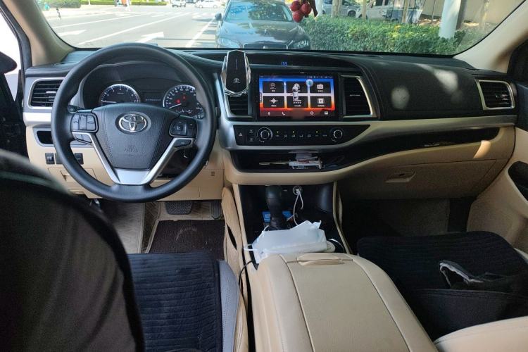 Used Toyota Highlander 2021 2.0T Four-Wheel Drive Elite Edition 7-Seater Center Console