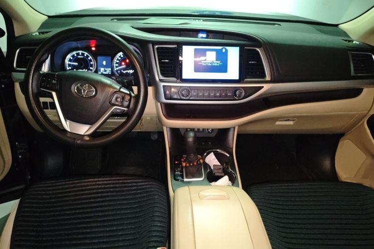 Used Toyota Highlander 2021 2.0T Four-Wheel Drive Elite Edition 7-Seater Center Console