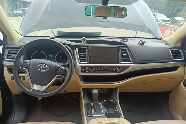 Used Toyota Highlander 2021 2.0T Four-Wheel Drive Elite Edition 7-Seater Center Console