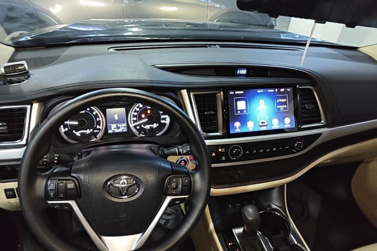 Used Toyota Highlander 2021 2.0T Four-Wheel Drive Elite Edition 7-Seater Center Console