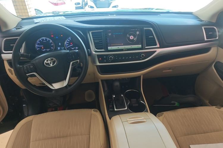 Used Toyota Highlander 2021 2.0T Four-Wheel Drive Elite Edition 7-Seater Center Console