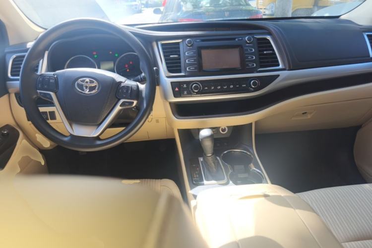 Used Toyota Highlander 2021 2.0T Four-Wheel Drive Elite Edition 7-Seater Center Console
