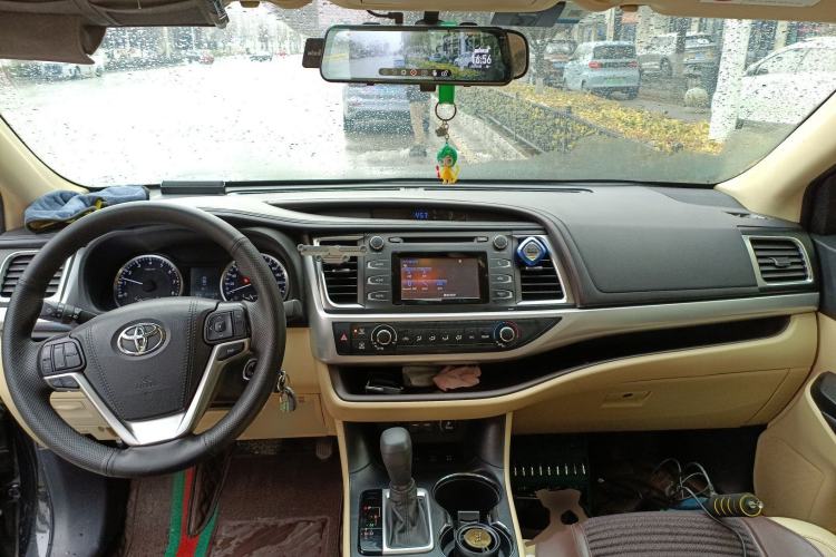Used Toyota Highlander 2021 2.0T Four-Wheel Drive Elite Edition 7-Seater Center Console