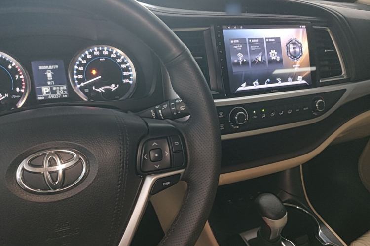 Used Toyota Highlander 2021 2.0T Four-Wheel Drive Elite Edition 7-Seater Center Console