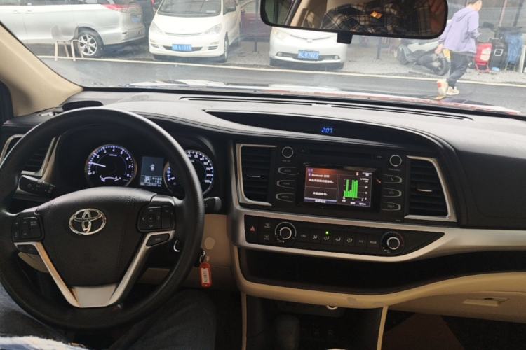 Used Toyota Highlander 2021 2.0T Four-Wheel Drive Elite Edition 7-Seater Center Console