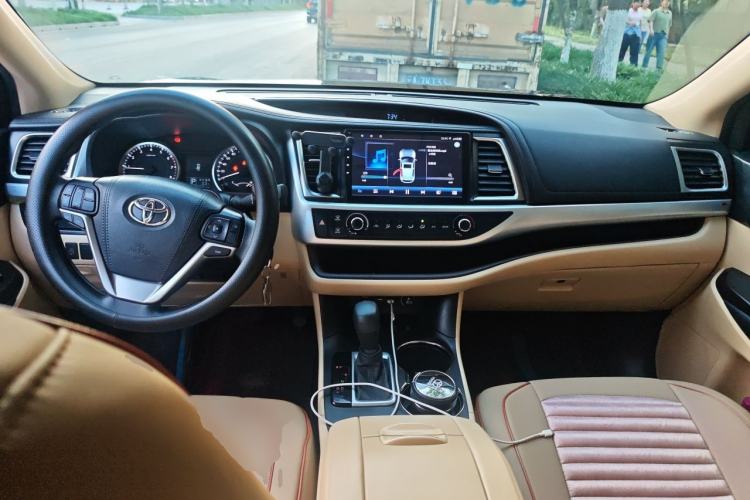 Used Toyota Highlander 2021 2.0T Four-Wheel Drive Elite Edition 7-Seater Center Console