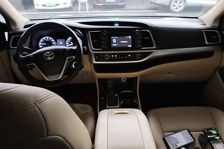 Used Toyota Highlander 2021 2.0T Four-Wheel Drive Elite Edition 7-Seater Center Console