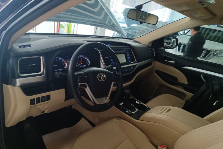 Used Toyota Highlander 2021 2.0T Four-Wheel Drive Elite Edition 7-Seater Center Console
