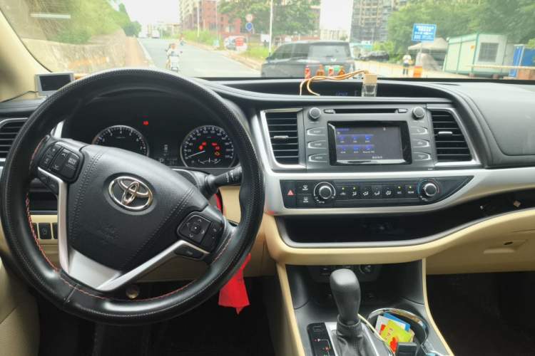 Used Toyota Highlander 2021 2.0T Four-Wheel Drive Elite Edition 7-Seater Center Console