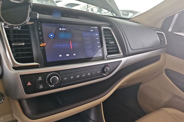 Used Toyota Highlander 2021 2.0T Four-Wheel Drive Elite Edition 7-Seater Center Console