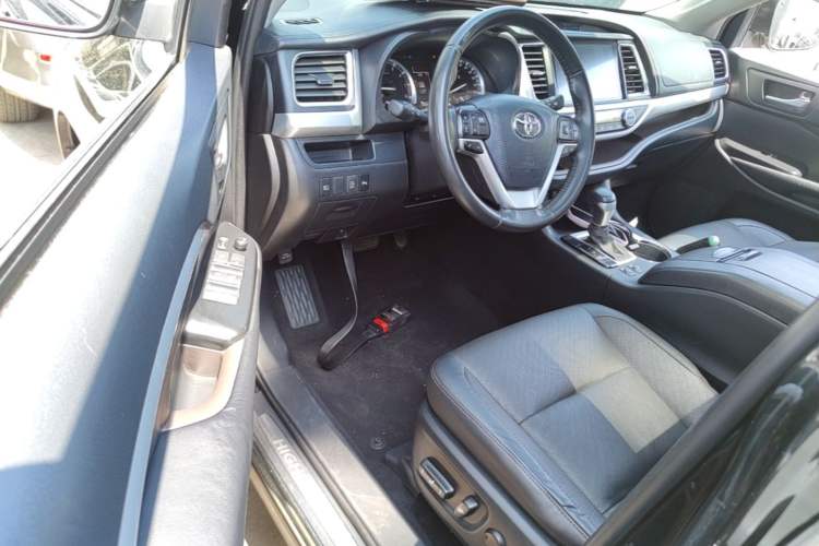 Used Toyota Highlander 2021 2.0T Four-Wheel Drive Luxury Edition 7 Seats Driver Seat