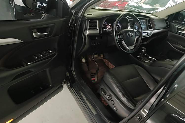 Used Toyota Highlander 2021 2.0T Four-Wheel Drive Luxury Edition 7 Seats Driver Seat