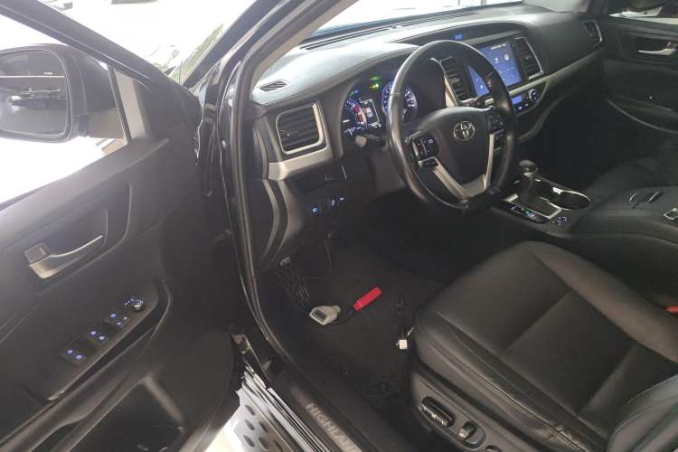 Used Toyota Highlander 2021 2.0T Two-Wheel Drive Luxury Edition 7 Seats Driver Seat