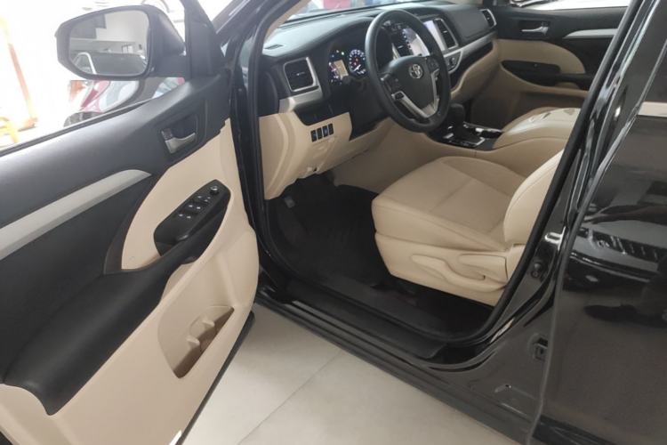 Used Toyota Highlander 2021 2.0T Two-Wheel Drive Elite Version 7-Seater Driver Seat