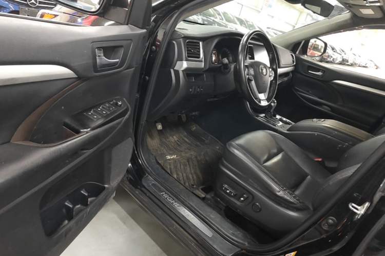 Used Toyota Highlander 2021 2.0T Four-Wheel Drive Luxury Edition 7 Seats Driver Seat