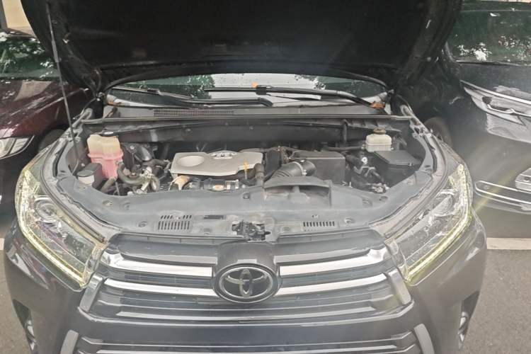 Used Toyota Highlander 2021 2.0T Four-Wheel Drive Prestige Version 7 Seats Engine Bay