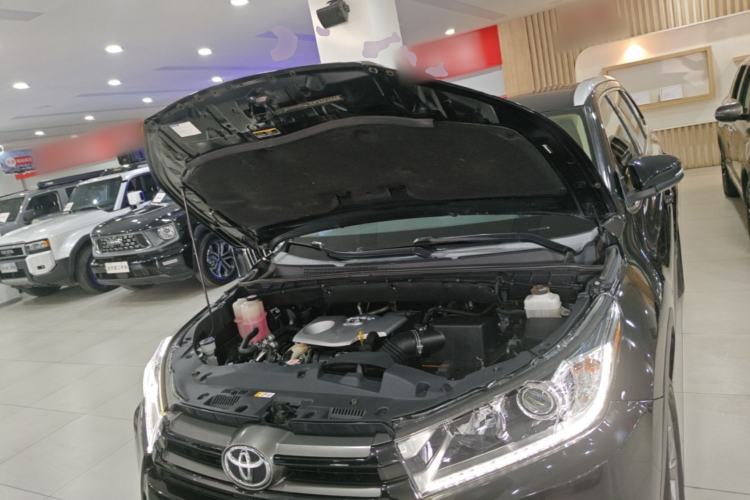 Used Toyota Highlander 2021 2.0T Two-Wheel Drive Elite Edition 5 Seats Engine Bay
