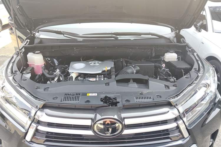 Used Toyota Highlander 2021 2.0T Four-Wheel Drive Prestige Version 7 Seats Engine Bay