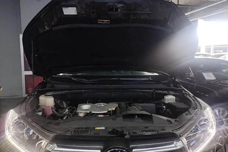 Used Toyota Highlander 2021 2.0T Four-Wheel Drive Prestige Version 7 Seats Engine Bay
