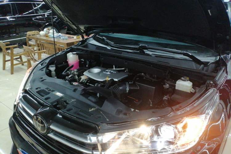 Used Toyota Highlander 2021 2.0T Four-Wheel Drive Prestige Version 7 Seats Engine Bay
