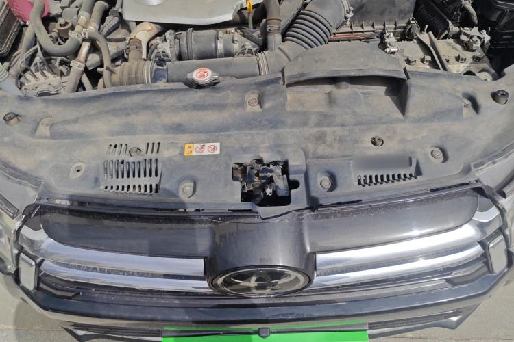 Used Toyota Highlander 2021 2.0T Four-Wheel Drive Prestige Version 7 Seats Engine Bay