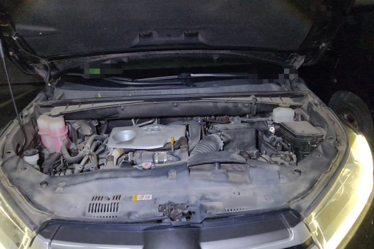 Used Toyota Highlander 2021 2.0T Two-Wheel Drive Elite Version 7-Seater Engine Bay