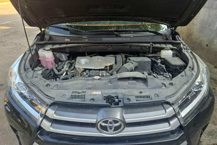 Used Toyota Highlander 2021 2.0T Two-Wheel Drive Elite Version 7-Seater Engine Bay