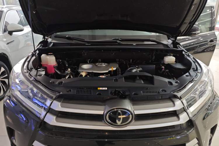 Used Toyota Highlander 2021 2.0T Four-Wheel Drive Luxury Edition 7 Seats Engine Bay