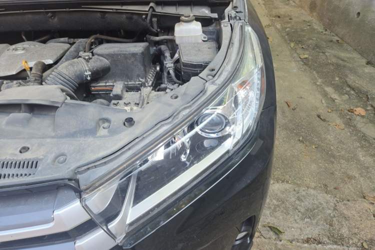 Used Toyota Highlander 2021 2.0T Two-Wheel Drive Elite Version 7-Seater Engine Bay Left