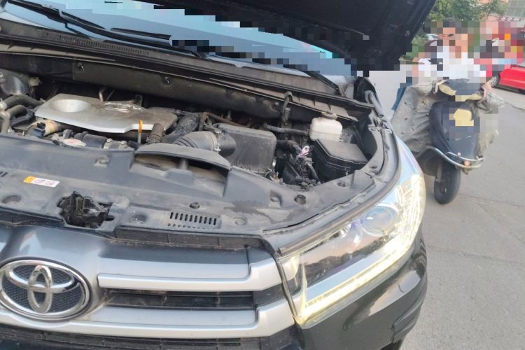 Used Toyota Highlander 2021 2.0T Two-Wheel Drive Elite Version 7-Seater Engine Bay Left