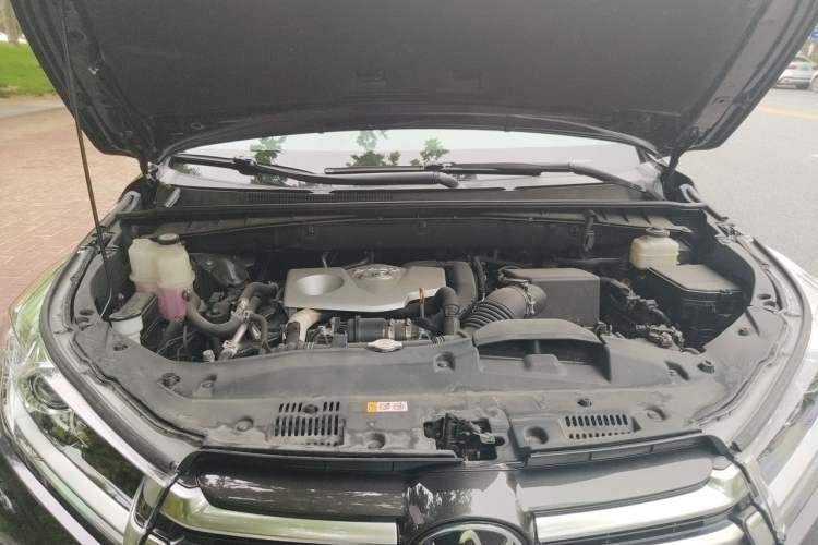 Used Toyota Highlander 2021 2.0T Four-Wheel Drive Prestige Version 7 Seats Engine Bay