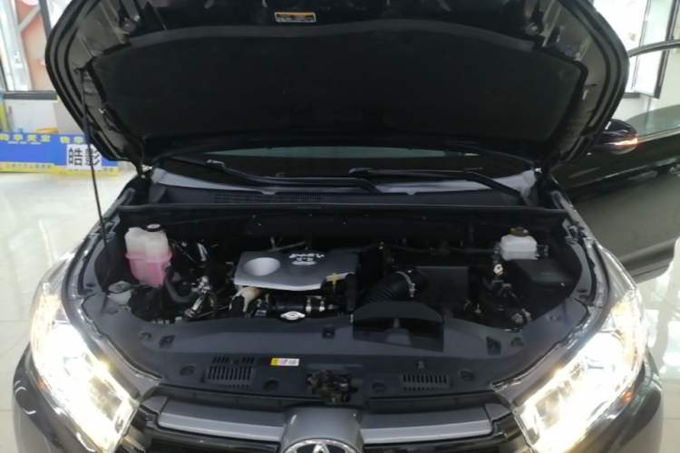 Used Toyota Highlander 2021 2.0T Two-Wheel Drive Elite Edition 5 Seats Engine Bay
