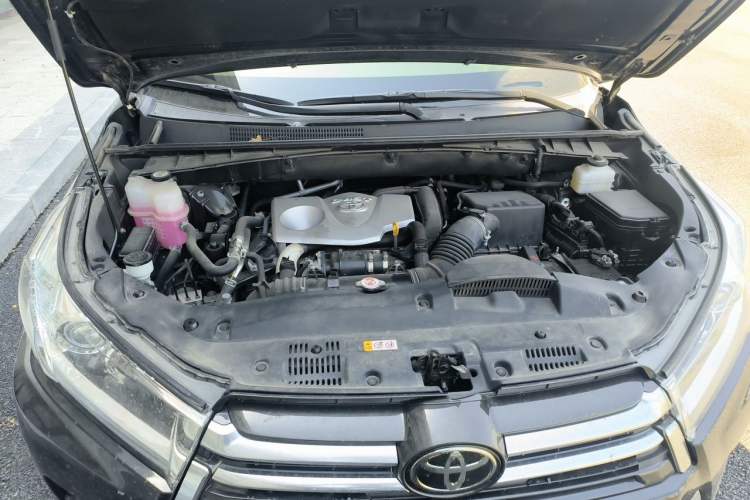 Used Toyota Highlander 2021 2.0T Four-Wheel Drive Prestige Version 7 Seats Engine Bay