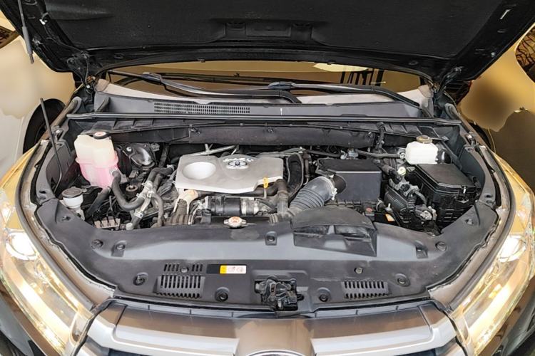 Used Toyota Highlander 2021 2.0T Two-Wheel Drive Elite Version 7-Seater Engine Bay