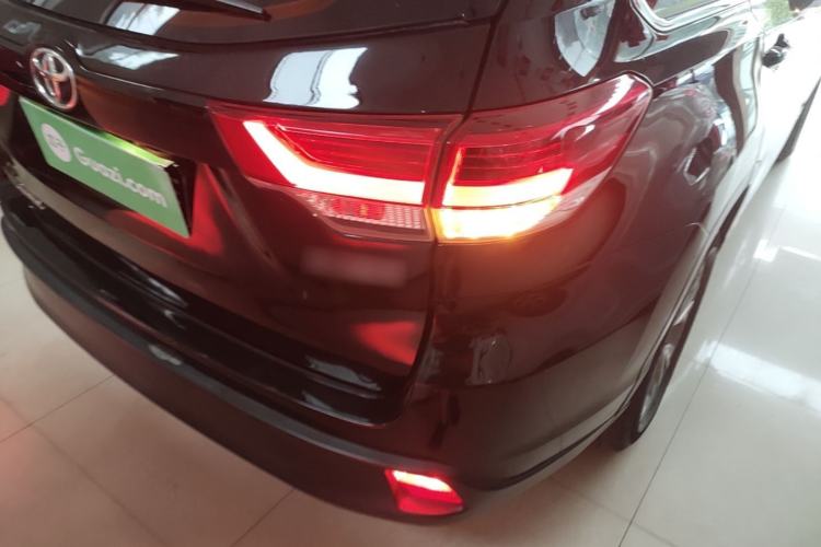 Used Toyota Highlander 2021 2.0T Two-Wheel Drive Elite Version 7-Seater Exterior 3