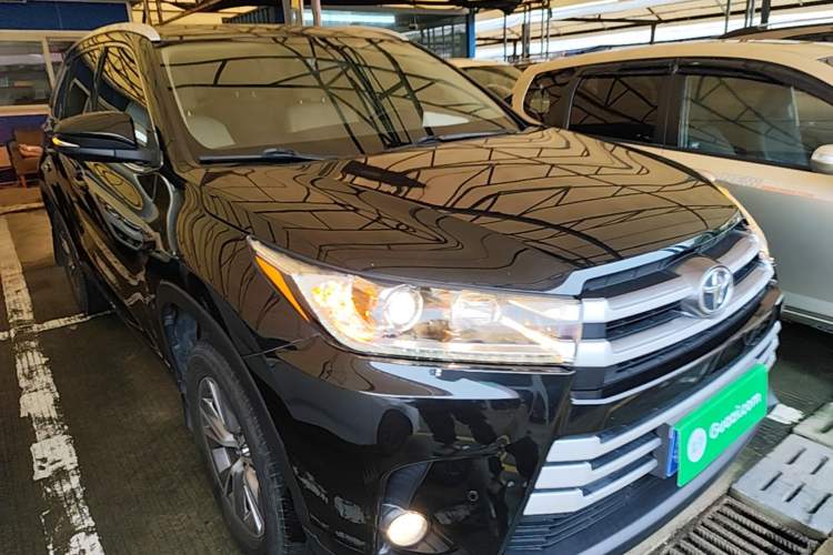 Used Toyota Highlander 2021 2.0T Two-Wheel Drive Elite Version 7-Seater Front Right 45 Deg