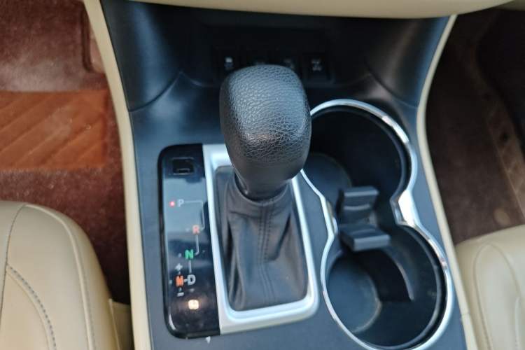 Used Toyota Highlander 2021 2.0T Four-Wheel Drive Elite Edition 7-Seater Gear Lever