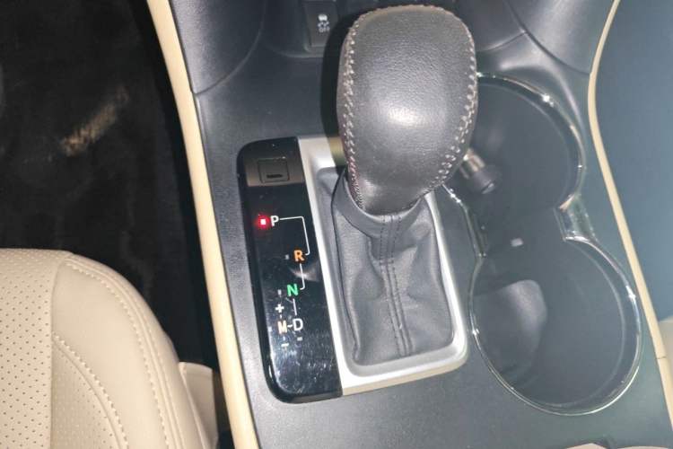 Used Toyota Highlander 2021 2.0T Four-Wheel Drive Elite Edition 7-Seater Gear Lever