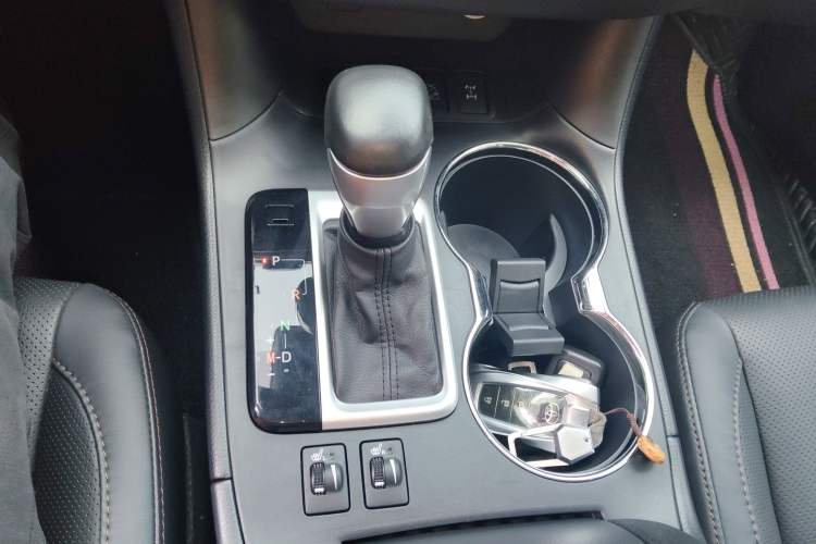 Used Toyota Highlander 2021 2.0T Four-Wheel Drive Prestige Version 7 Seats Gear Lever