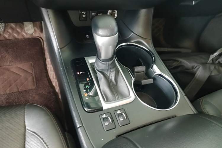 Used Toyota Highlander 2021 2.0T Four-Wheel Drive Luxury Edition 7 Seats Gear Lever