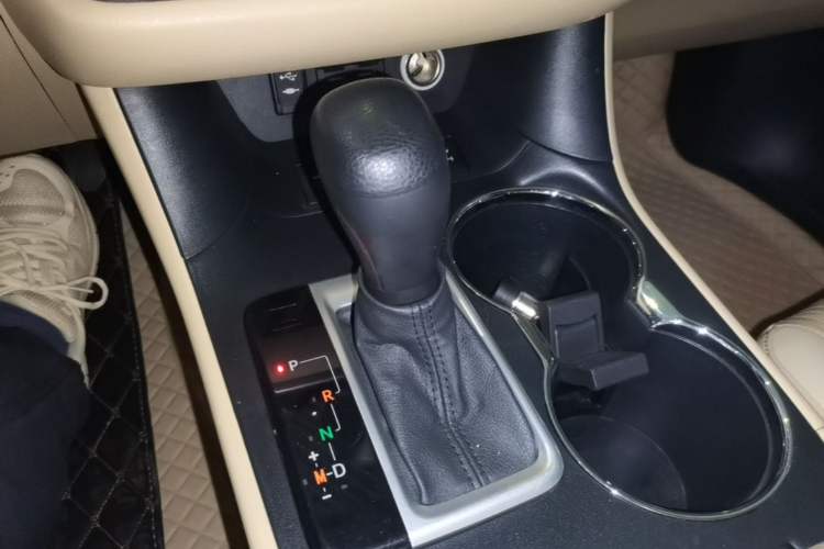 Used Toyota Highlander 2021 2.0T Four-Wheel Drive Elite Edition 7-Seater Gear Lever