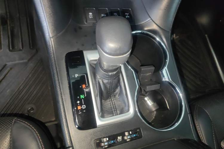 Used Toyota Highlander 2021 2.0T Four-Wheel Drive Prestige Version 7 Seats Gear Lever