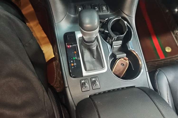 Used Toyota Highlander 2021 2.0T Four-Wheel Drive Luxury Edition 7 Seats Gear Lever